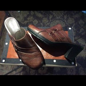 Final price drop. Clarks SZ 7